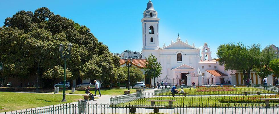 En Recoleta y con jardín Buenos Aires Exterior foto